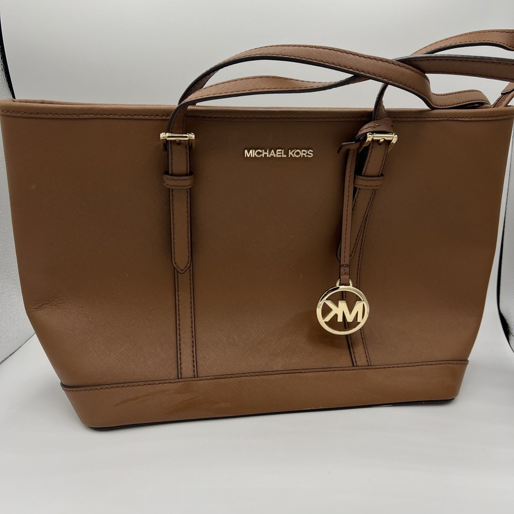 Michael Kors Jet Set Travel Large Saffiano Leather Top-Zip Tote – Luggage/Tan
